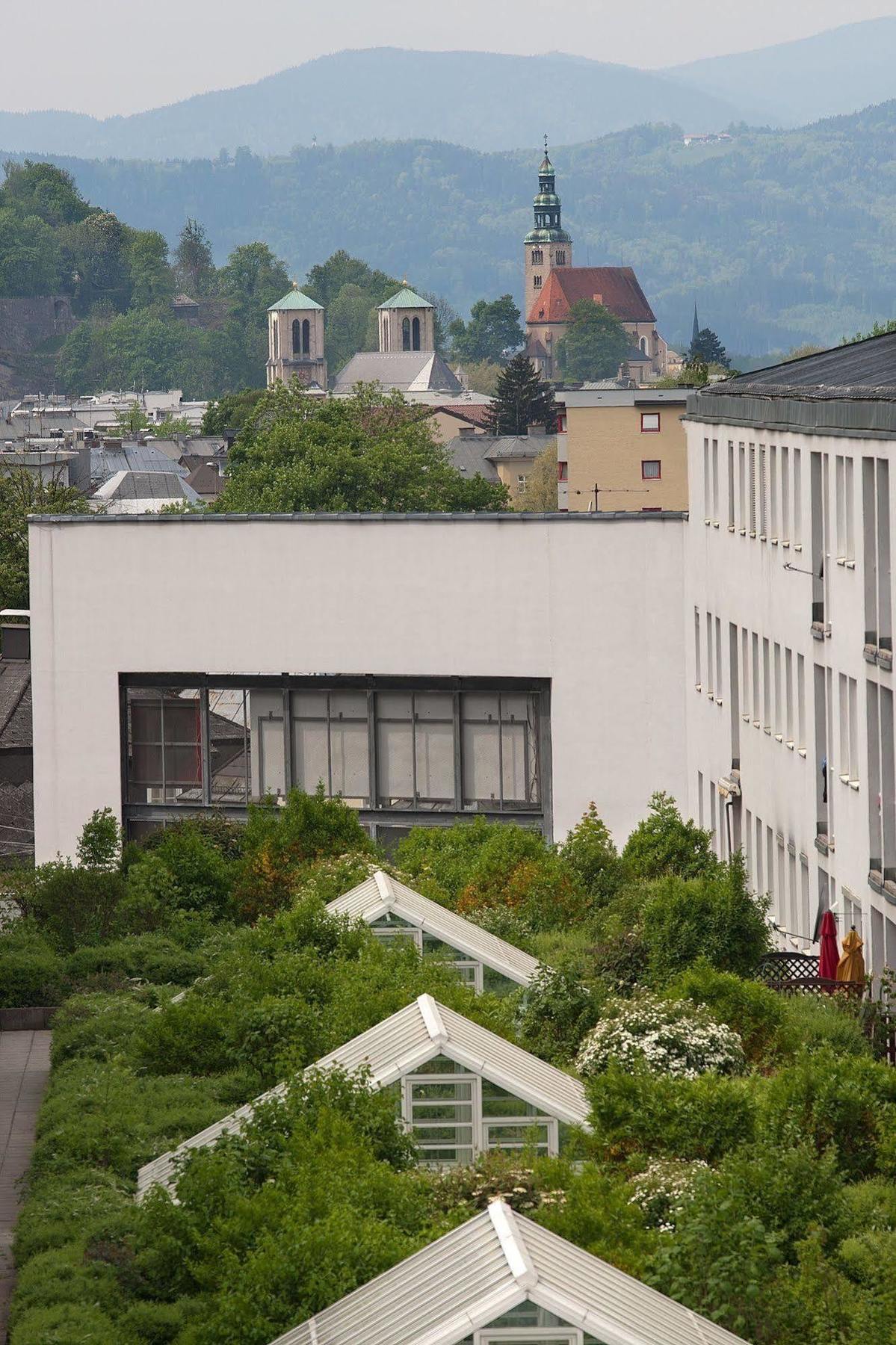 Meininger Hotel Salzburg City Center Экстерьер фото